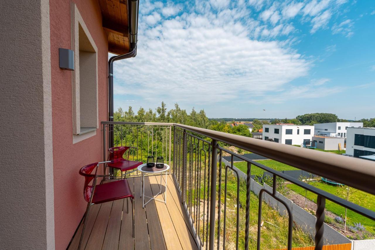 Laskara Garden Apartment By Prague Forest Nové Jirny エクステリア 写真