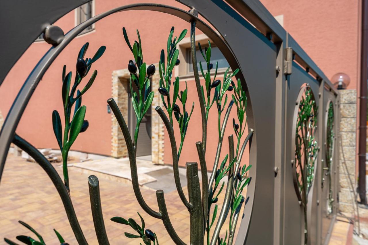 Laskara Garden Apartment By Prague Forest Nové Jirny エクステリア 写真