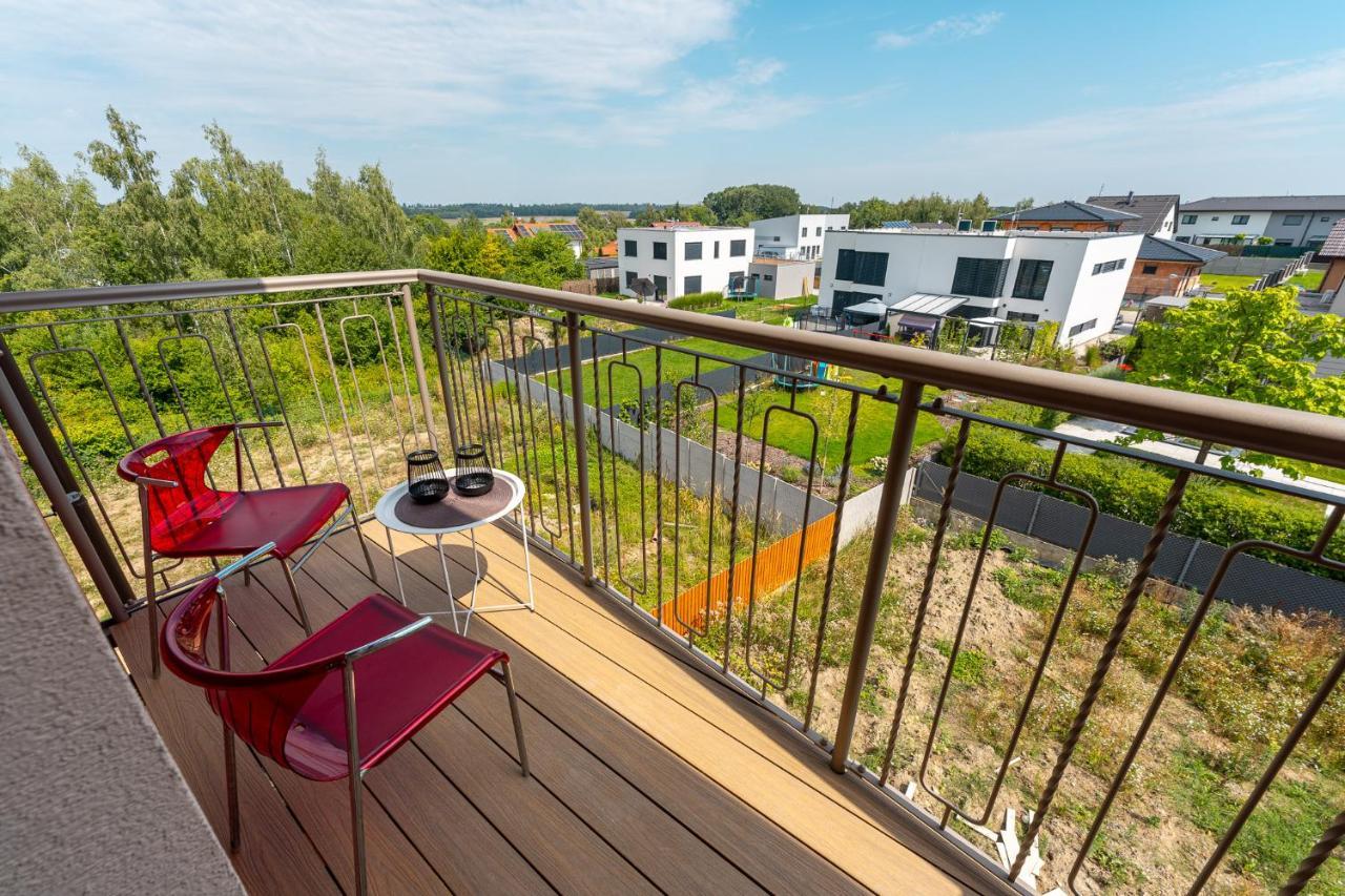Laskara Garden Apartment By Prague Forest Nové Jirny エクステリア 写真