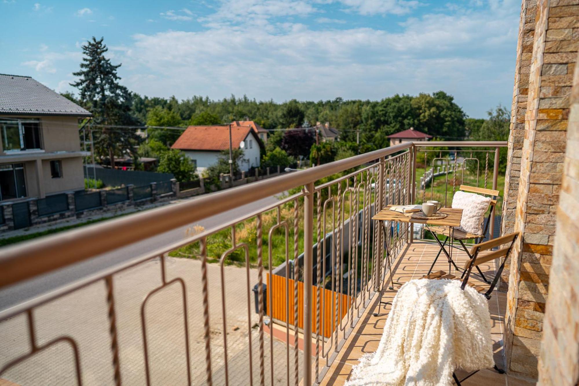 Laskara Garden Apartment By Prague Forest Nové Jirny エクステリア 写真