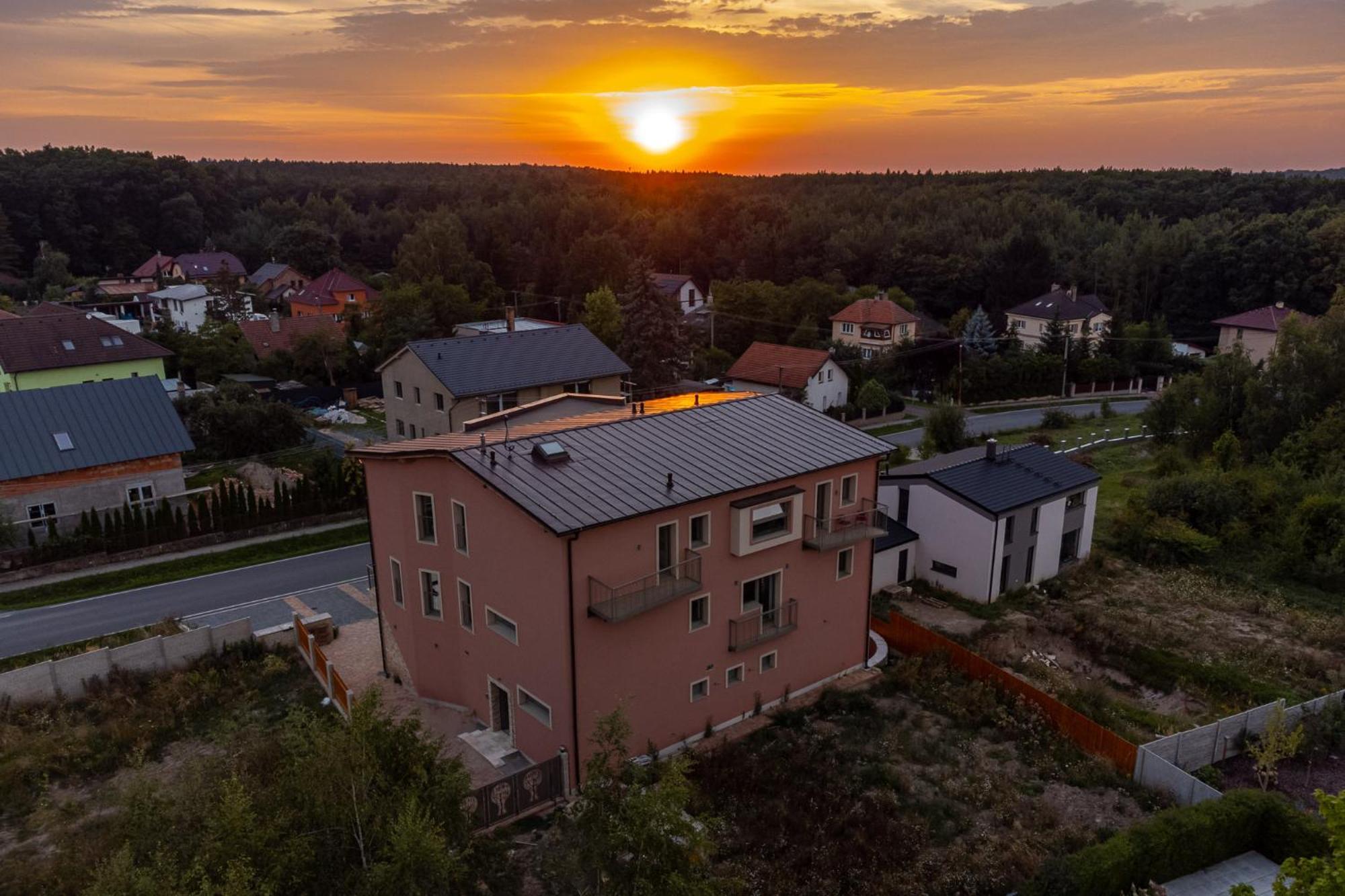 Laskara Garden Apartment By Prague Forest Nové Jirny エクステリア 写真