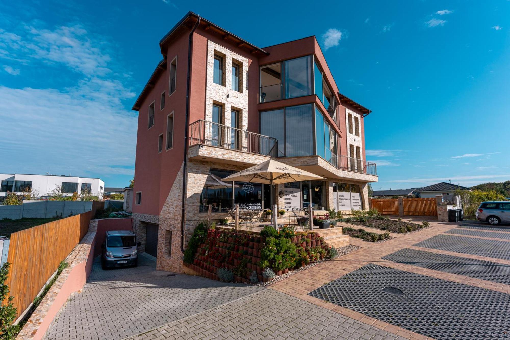 Laskara Garden Apartment By Prague Forest Nové Jirny エクステリア 写真